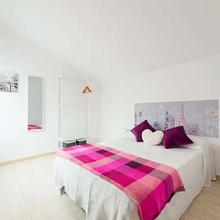 Lägenhet F&M Penthouse With Terrace Near Airport And Beaches